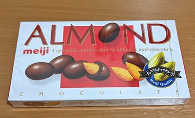 アーモンドチョコ