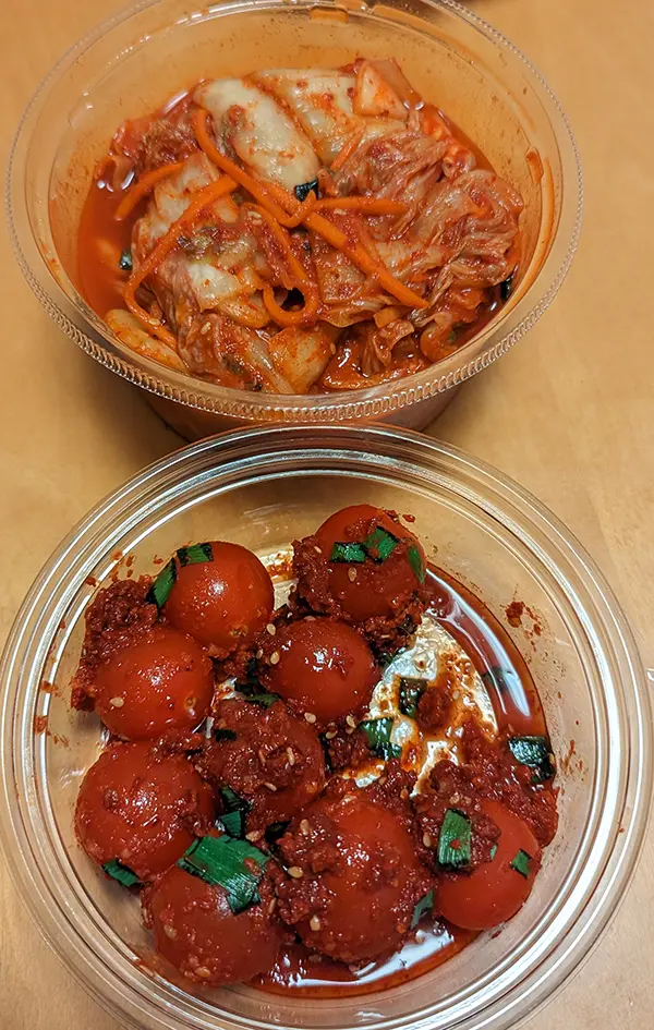 白菜キムチとトマトキムチ